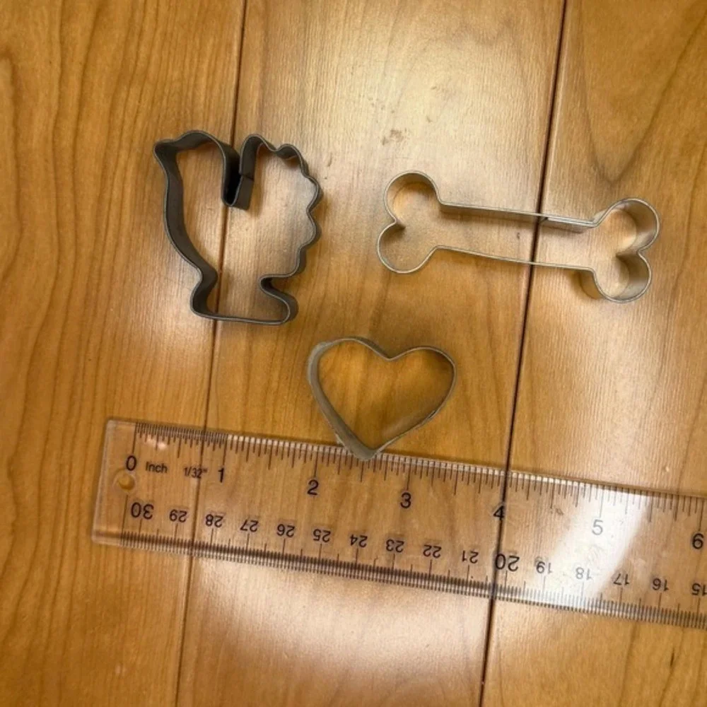 Vintage Metal Cookie Cutter Set – Bone Turkey Heart Shapes